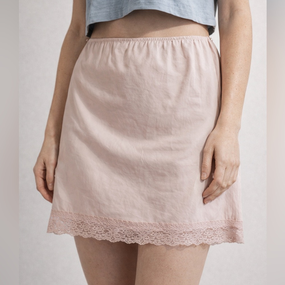 🆕💖American Eagle Pink Lace Skirt
